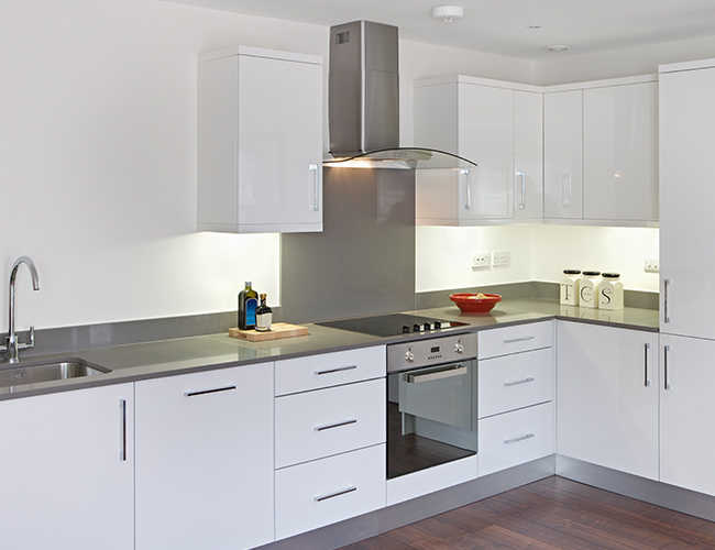 gallery u-plan, White kitchen minimalistic 